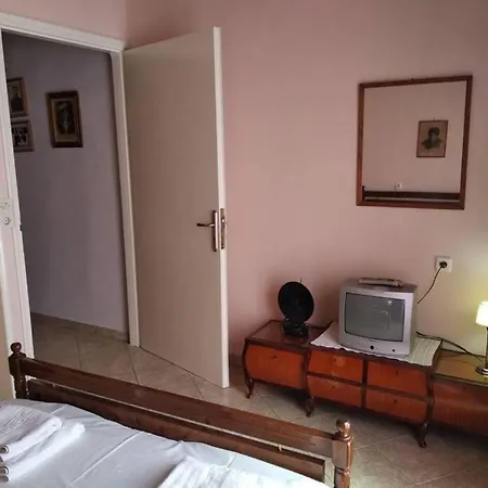 Aggelos House In * Kalamíci