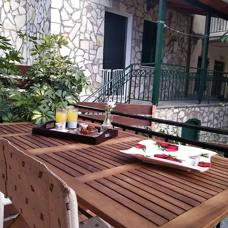 بيت للعطل Aggelos House In *