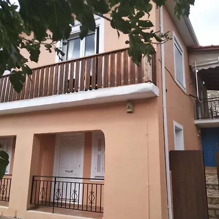 بيت للعطل Aggelos House In *