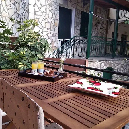 Aggelos House In * Kalamíci